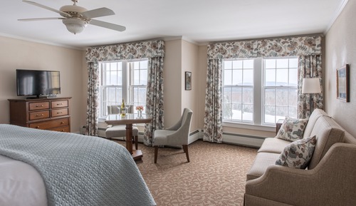 Family Room, 1 King Bed with Sofa bed (King Vista)