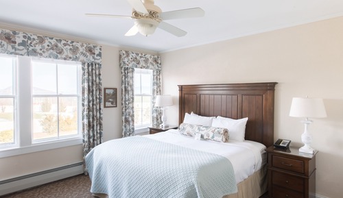 Classic Room, 1 King Bed