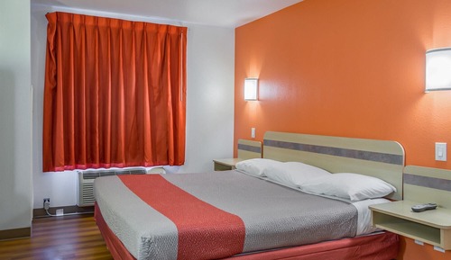 Deluxe Room, 1 King Bed, Non Smoking, Refrigerator & Microwave