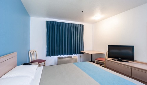 Standard Room, 1 Queen Bed, Accessible, Non Smoking