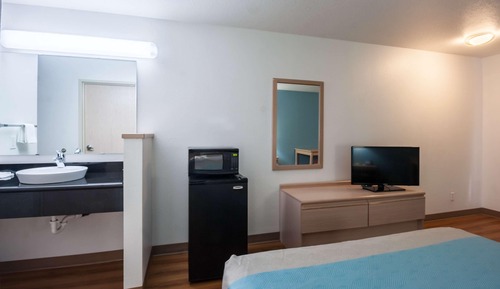 Standard Room, 1 King Bed, Accessible, Non Smoking