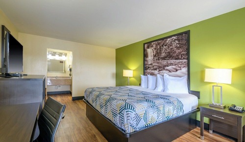 Deluxe Room, 1 King Bed, Non Smoking