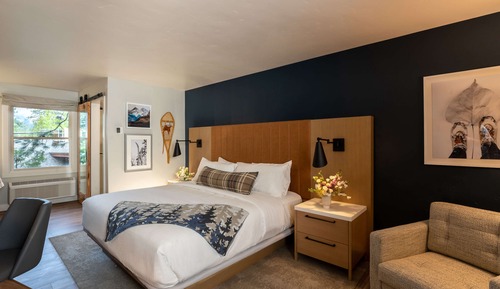 Standard Room, 1 King Bed