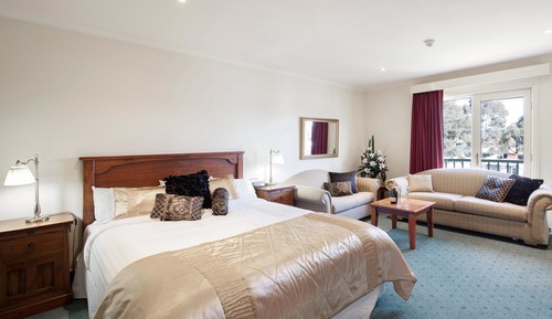 Executive Room, 1 King Bed, Non Smoking, Jetted Tub (with Sofabed)