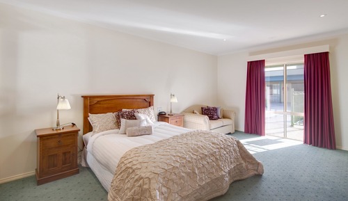 Deluxe Room, Multiple Beds, Non Smoking, Refrigerator & Microwave