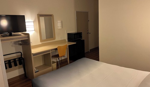 Room, 1 Queen Bed, Mobility Accessible, Non Smoking (Roll-in Shower)