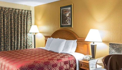 Room, 1 King Bed, Non Smoking, Hot Tub