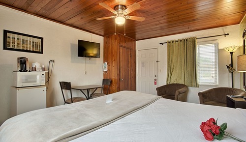 Standard Room, 1 King Bed