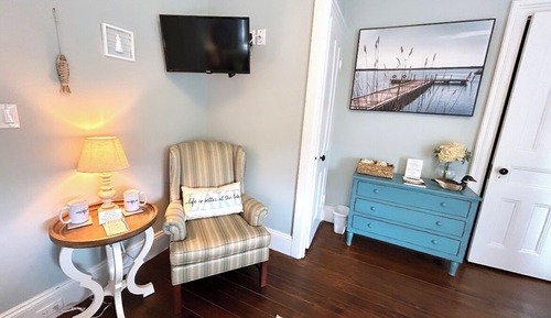 Candlewood Lake Room