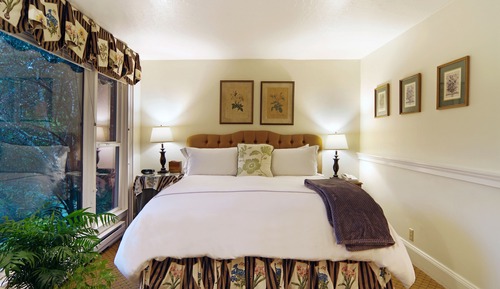 Standard Room, 1 King Bed, Garden Area