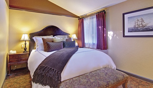 Suite, 1 Queen Bed (Tennyson)