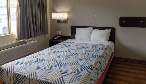 Standard Room, 1 Queen Bed, Accessible, Non Smoking