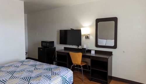Standard Room, 1 Queen Bed, Smoking, Refrigerator & Microwave