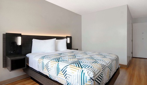 Standard Room, 1 Queen Bed, Accessible, Non Smoking