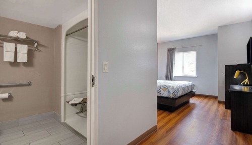 Standard Room, 1 King Bed, Accessible, Non Smoking