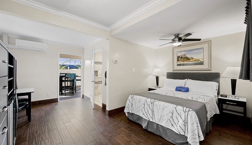 Room, 1 Queen Bed (Pet Friendly, Courtside)