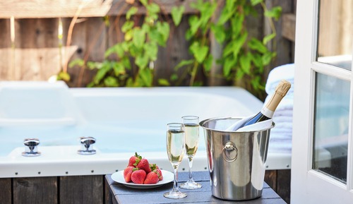 Deluxe King + Outdoor Tub (ADA)