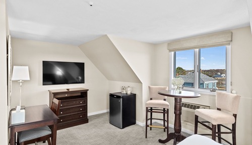 Standard Room, 1 Queen Bed, Non Smoking, Harbor View