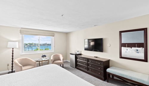 Standard Room, 1 King Bed, Non Smoking, Harbor View