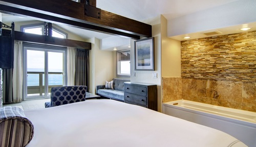 Premium Suite, 1 King Bed, Ocean View (Mavericks Suite)