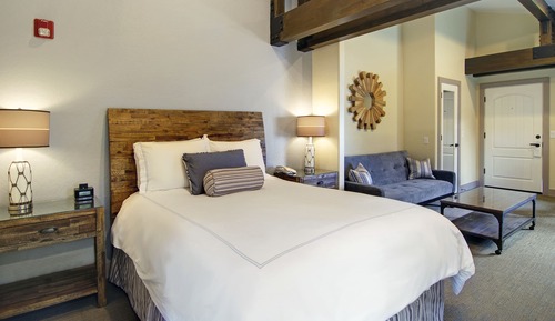 Suite, 1 Queen Bed, Partial Ocean View (Point Montara)