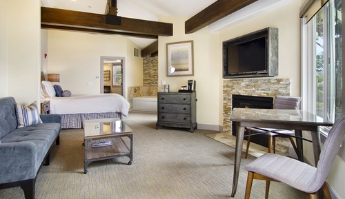 Suite, 1 Queen Bed, Partial Ocean View (Point Sur)