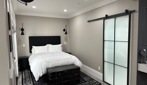 The Depot Suite, 1 Queen Bed fireplace