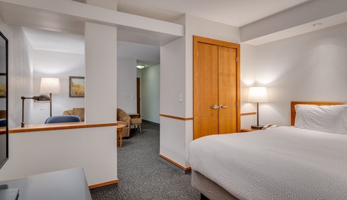 Suite, 1 King Bed with Sofa bed, Hearing Accessible (Accessible Bathtub)