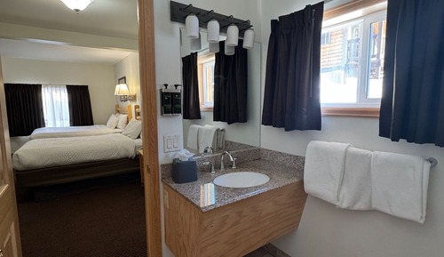 3 Queen Beds Room