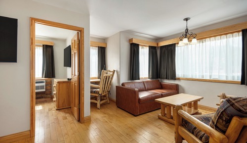 1 Bedroom King Apt w Kitchen