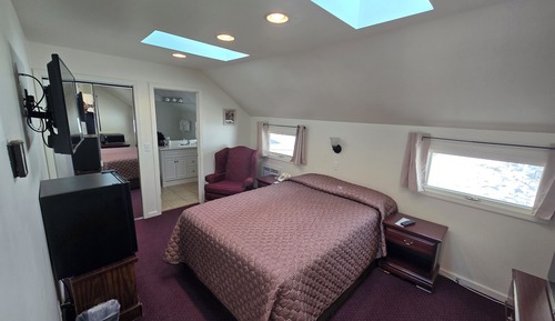 Queen bed, no view (QNOV)