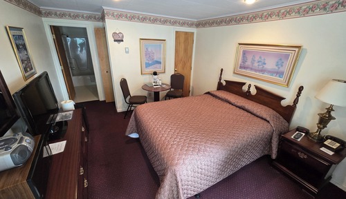 Standard Room, 1 Queen Bed