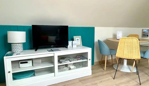 Classic Cottage, Balcony, Pool View