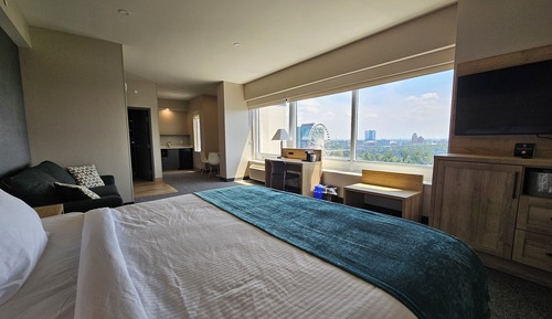 Riverview Superior Kitchenette Suite, 1 King bed & Sofa bed
