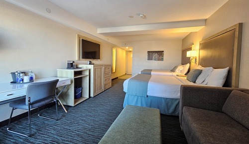 Riverview Deluxe, 2 Queen beds & Sofa bed