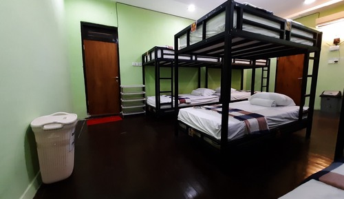 Shared Dormitory, Men only
