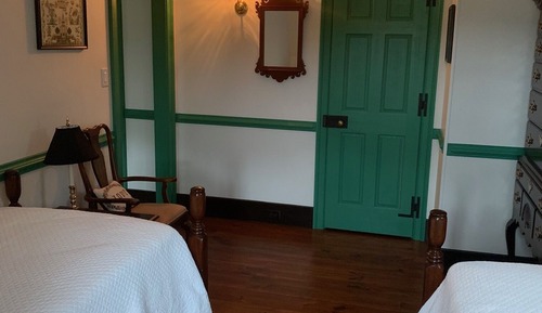 Twin Room, 2 Twin Beds, Private Bathroom (Green Room)