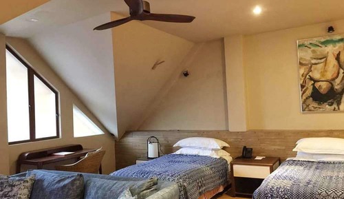 Corner Studio, No Elevator