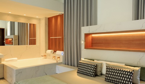 Master Suit Port view