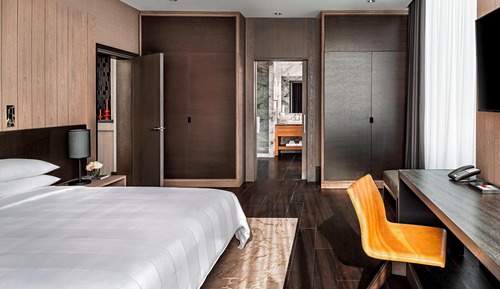 Suite, 1 King Bed with Sofa bed
