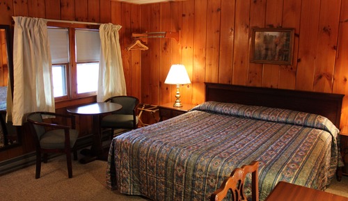 Country Pine 1 King (Economy) Pet Friendly