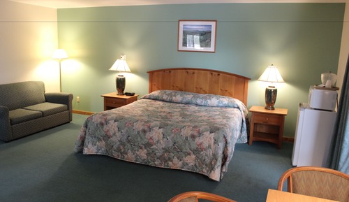 Green Tree Room 1 King (Superior w/Balcony)