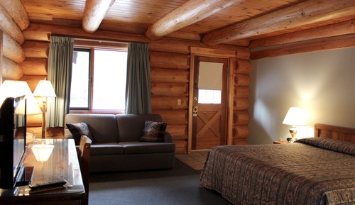 Log Room 1 King (Deluxe w/Sleeper Sofa)