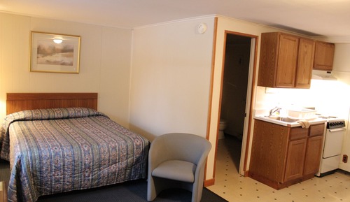 Country Pine 1 Queen (Kitchen) Pet Friendly