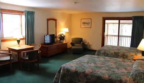 Green Tree Room 2 Queens (Superior w/Balcony)