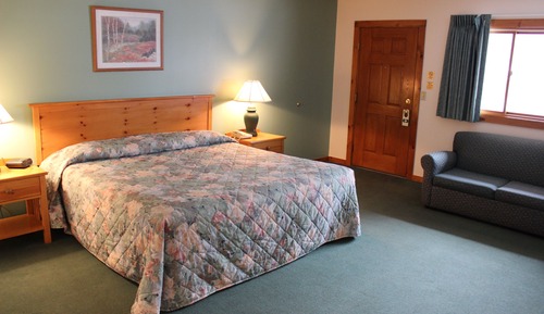 Jacuzzi Room 1 King (Superior) Accessible