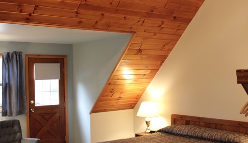 Log Room 1 King (Deluxe w/Balcony)