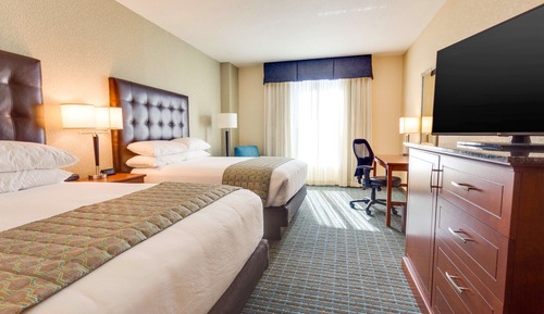 Room, 2 Queen Beds, Hearing Accessible (Roll-in Shower)