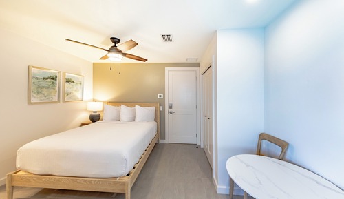 Deluxe Studio, 1 Queen Bed, Kitchenette