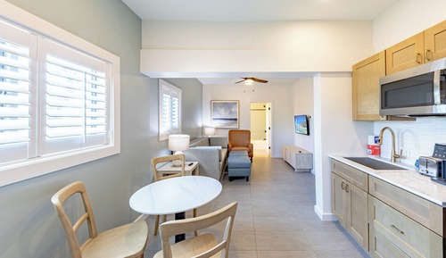 Deluxe Suite, 1 King Bed with Sofa bed, Kitchenette